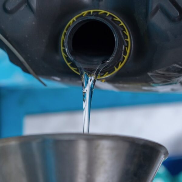 Premium Multi-Purpose Silicone Oil (100% Pure PDMS Fluid) Premium 100% Pure PDMS Silicone Fluid. Heat-stable (-50°C to 200°C), rubber-safe, and non-toxic. Available in bulk for automotive, textile, and HIIT fitness.